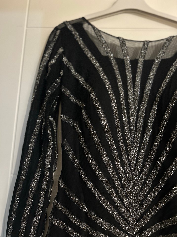 Uzun Kollu Siyah Pilili V Yaka Abiye Elbise - Görsel 2