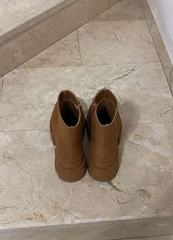 Bershka marka 36 numara kadın bot