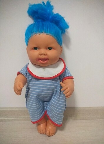 Mavi saçlı bebek 