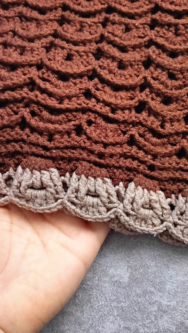 Kız Çocuk Kahverengi Örgü Fırfırlı Yelek - Görsel 4