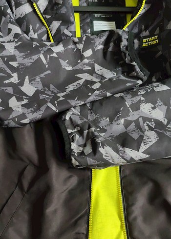 Erkek Çocuk Siyah Desenli Fermuarli yagmurluk - Görsel 3