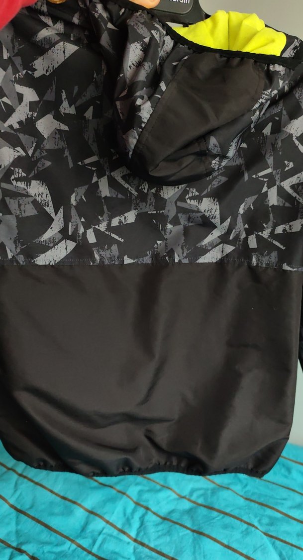 Erkek Çocuk Siyah Desenli Fermuarli yagmurluk - Görsel 4