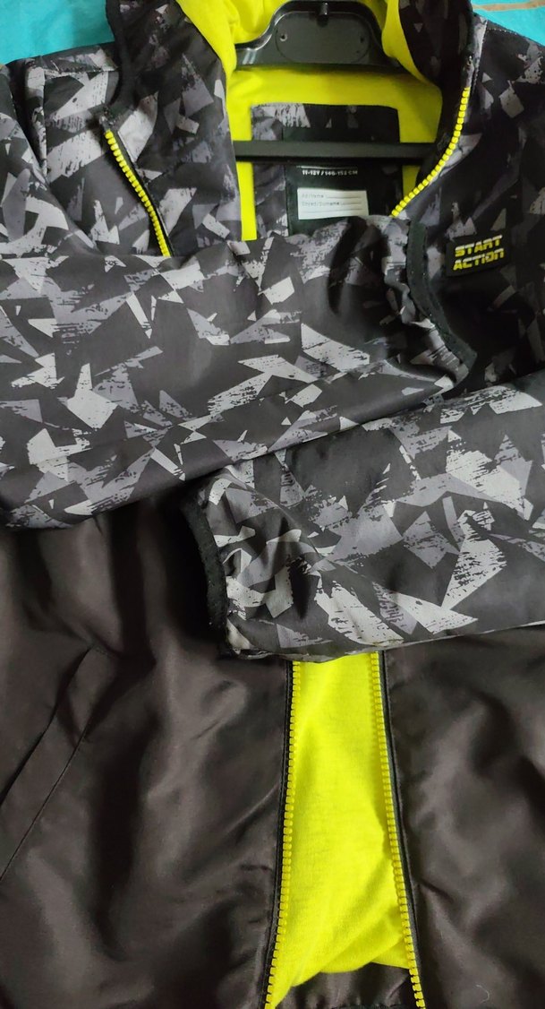 Erkek Çocuk Siyah Desenli Fermuarli yagmurluk - Görsel 3