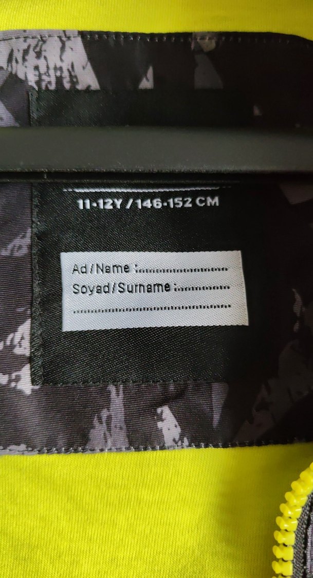 Erkek Çocuk Siyah Desenli Fermuarli yagmurluk - Görsel 2