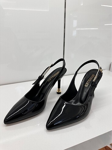 Arkası açık siyah Stiletto ayakkabı