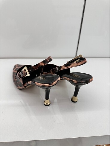 37 Beden Arkası açık leopar Stiletto ayakkabı