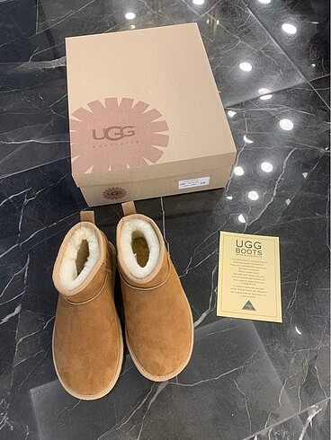 UGG Mini Classic