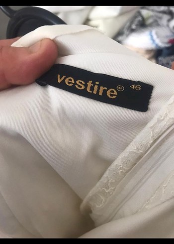 Dantel Kısa Kollu V Yaka Beyaz Gelinlik - Görsel 3