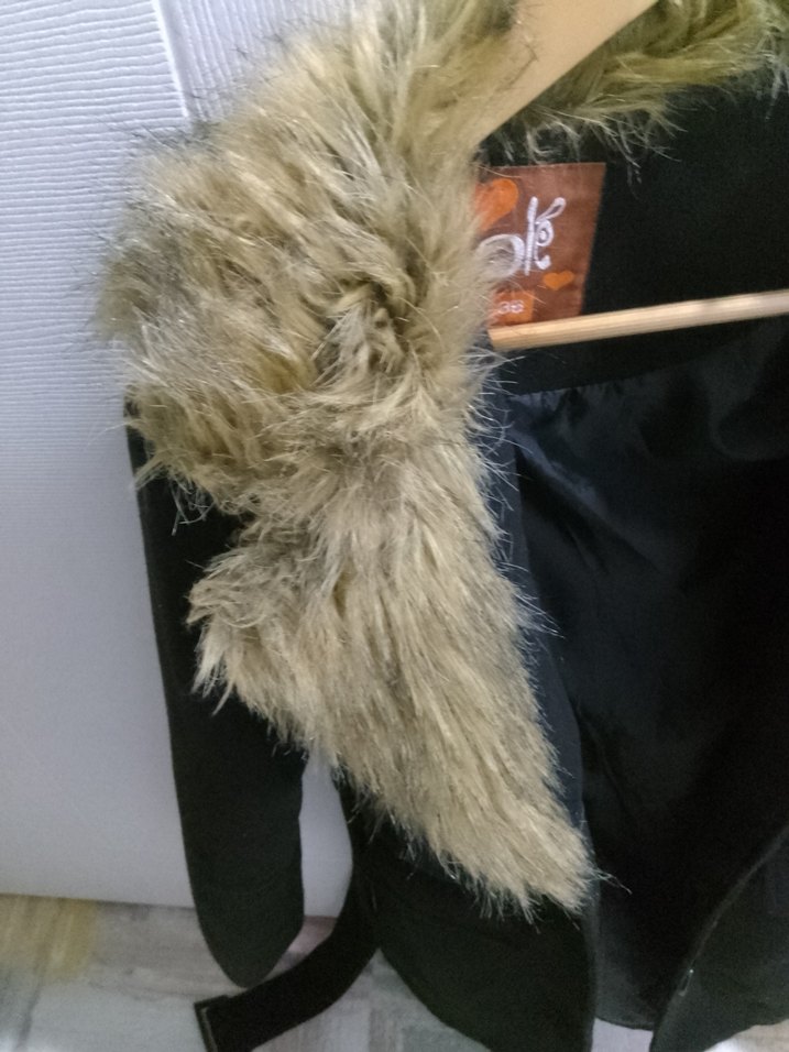 Kürklü Yaka Siyah Kadın Kaban - Görsel 2