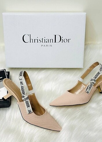 39 Beden ten rengi Renk Christian Dior 