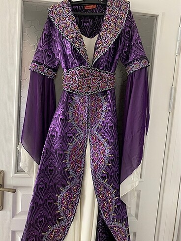 Aysira Kaftan