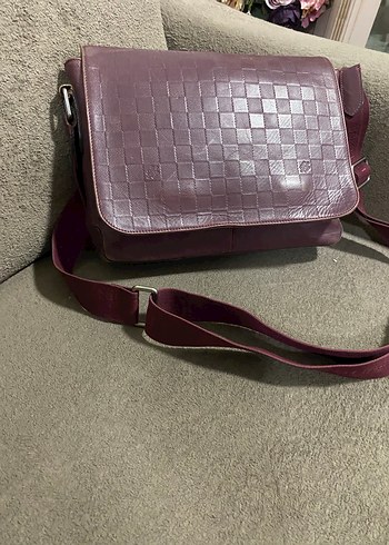 Louis Vuitton Bordo Deri unisex Çanta (orijinal) - Görsel 3