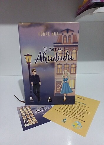 Üç yapraklı ahududu roman kitap