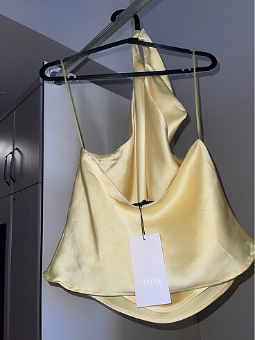 m Beden zara saten yellow butter top