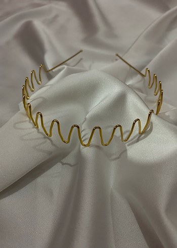 Dalgalı Metal Taç - Minimalist Tasarım - Görsel 2