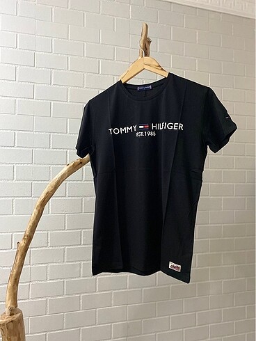 TOMMY HILFIGER t-shirt