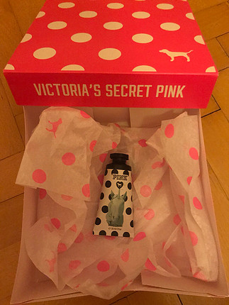 Victorias Secret hindistan cevizli el kremi