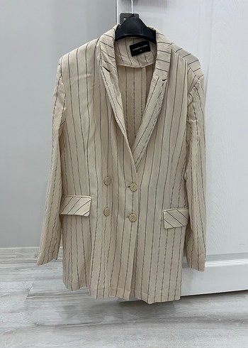 Bej Çizgili Uzun Kadın Blazer