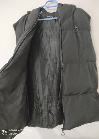 Siyah Kapüşonlu Kadın Şişme Yelek - Görsel 2