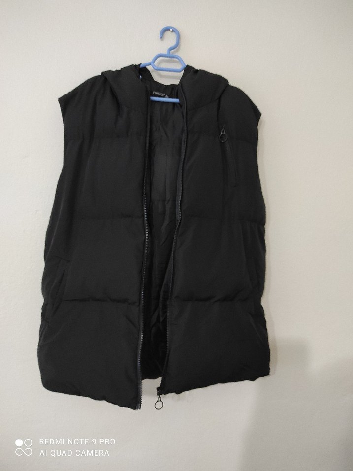 Siyah Kapüşonlu Kadın Şişme Yelek - Görsel 4