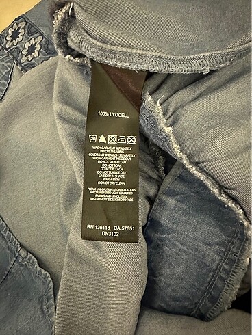 Forever New denim işlemeli v yaka bluz - Görsel 5