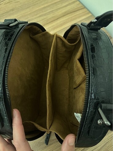 Adil Işık yuvarlak siyah çanta - Görsel 5