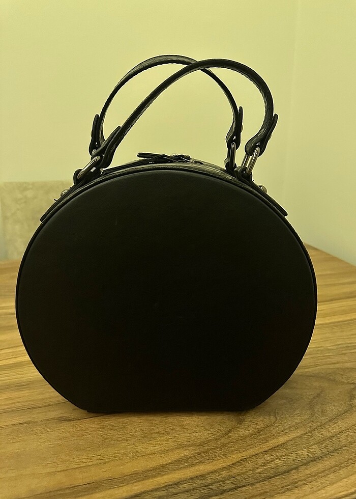 Adil Işık yuvarlak siyah çanta - Görsel 3