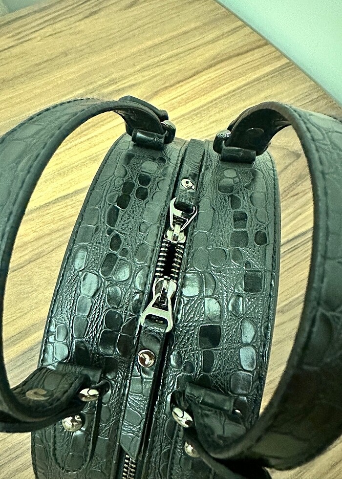 Adil Işık yuvarlak siyah çanta - Görsel 2