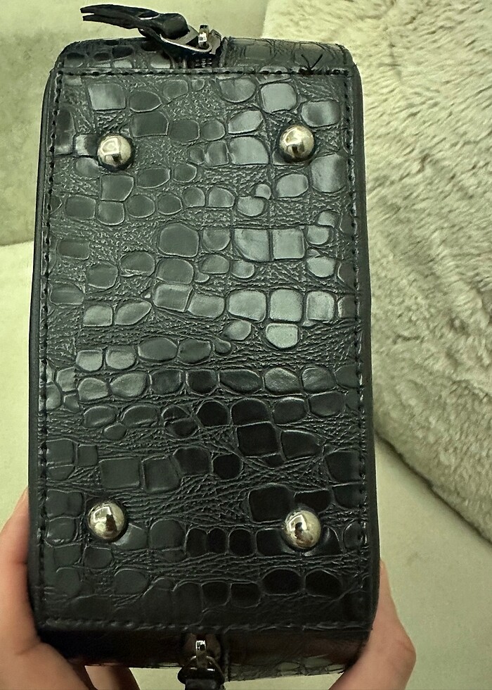 Adil Işık yuvarlak siyah çanta - Görsel 4