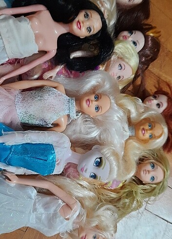 Barbie benzeri bebekler