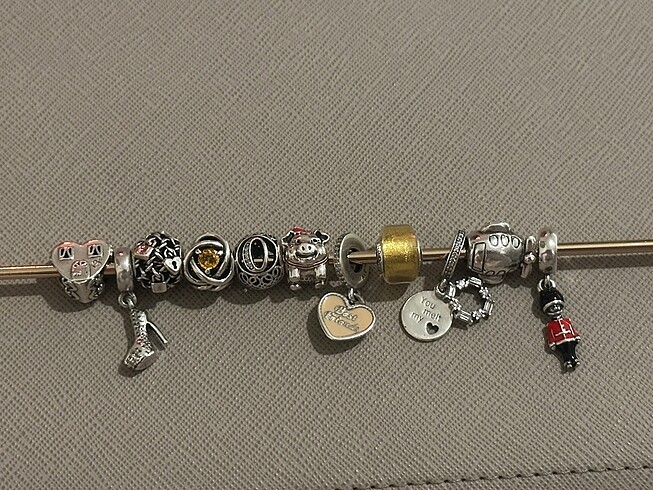 Beden Pandora Charm?lar