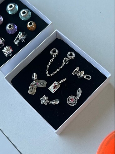Pandora Sallantılı Charmlar