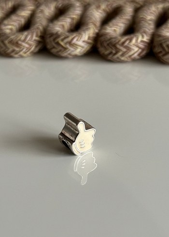 Pandora Disney Mickey İkonik Eldiven Charm - Görsel 2