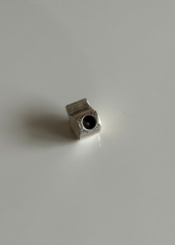 Pandora Disney Mickey İkonik Eldiven Charm - Görsel 3