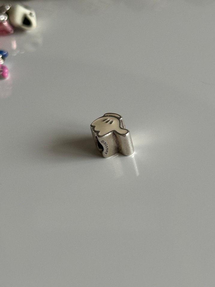 Pandora Disney Mickey İkonik Eldiven Charm - Görsel 4