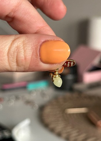 Pandora Karanlıkta Parlayan Gold Ateş Böceği Charm - Görsel 5