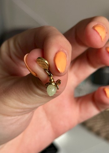 Pandora Karanlıkta Parlayan Gold Ateş Böceği Charm - Görsel 4