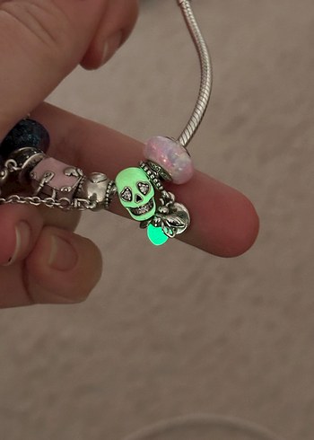 Pandora Karanlıkta Parlayan Kurukafa Charm - Görsel 7