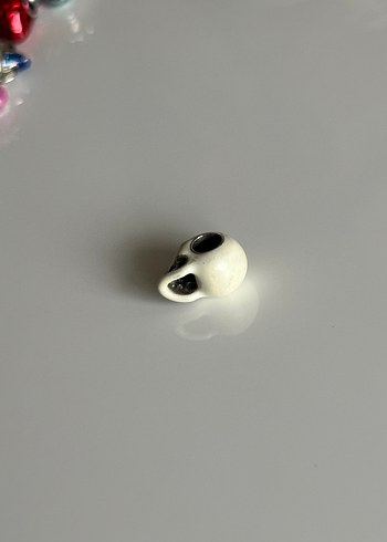 Pandora Karanlıkta Parlayan Kurukafa Charm - Görsel 3