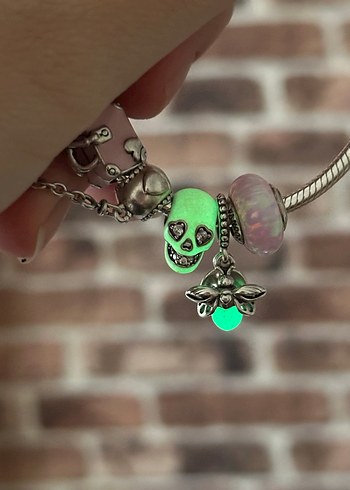 Pandora Karanlıkta Parlayan Kurukafa Charm - Görsel 6