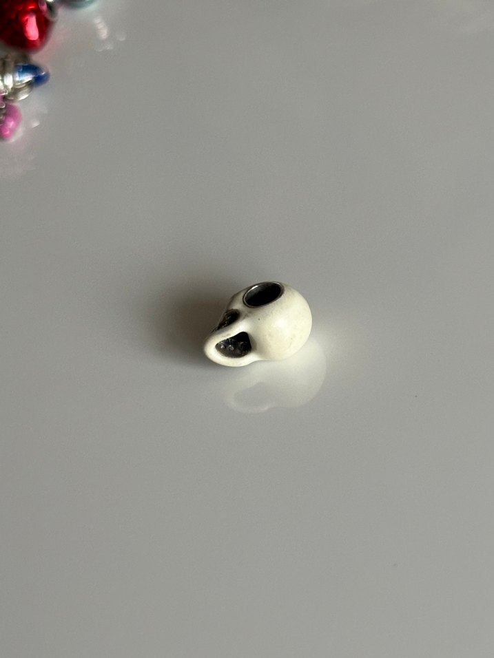 Pandora Karanlıkta Parlayan Kurukafa Charm - Görsel 3