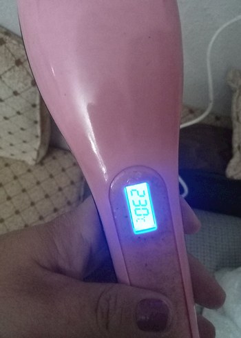 Pembe Dijital Ekranlı Saç Düzleştirici