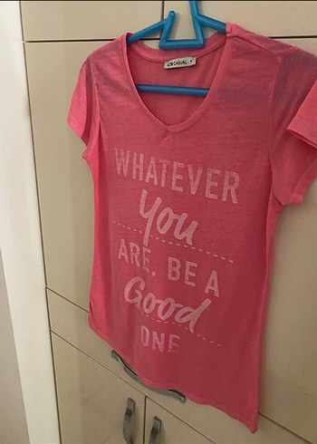 m Beden Kaliteli dört adet tshirt kombini takım halinde