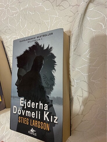 Ejderha Dövmeki Kız & Ateşle Oynayan Kız