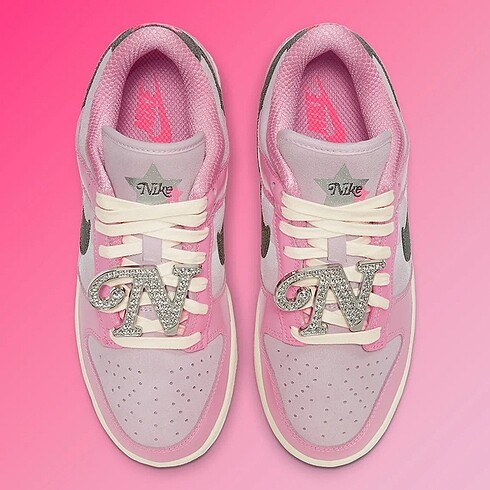 Nike Dunk Low Barbie