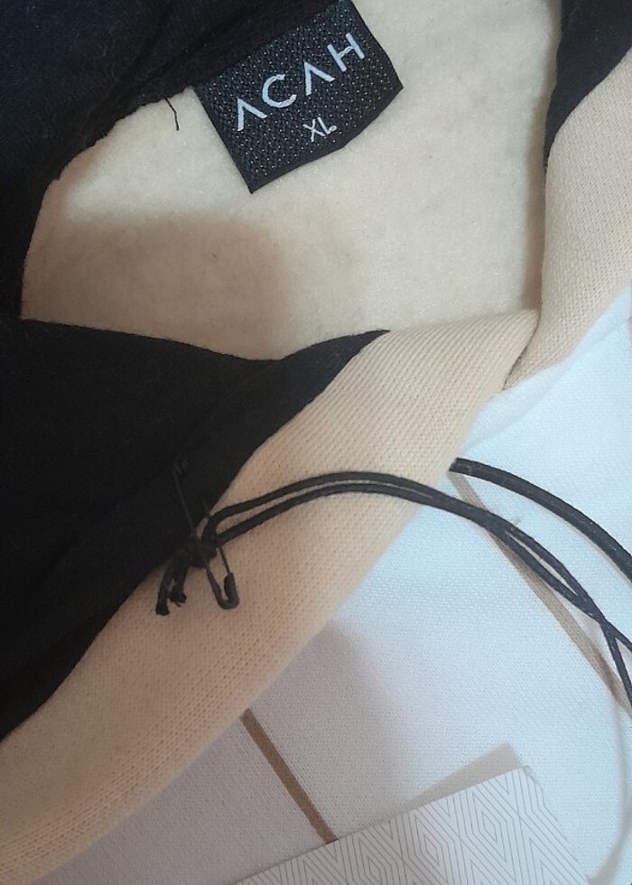 Etiketli Kapüşonlu Sweatshirt - Görsel 2