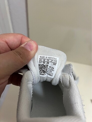 28 Beden beyaz Renk Adidas çocuk ayakkabı