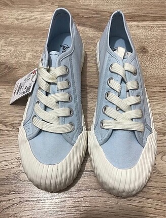 Stradivarius spor ayakkabı