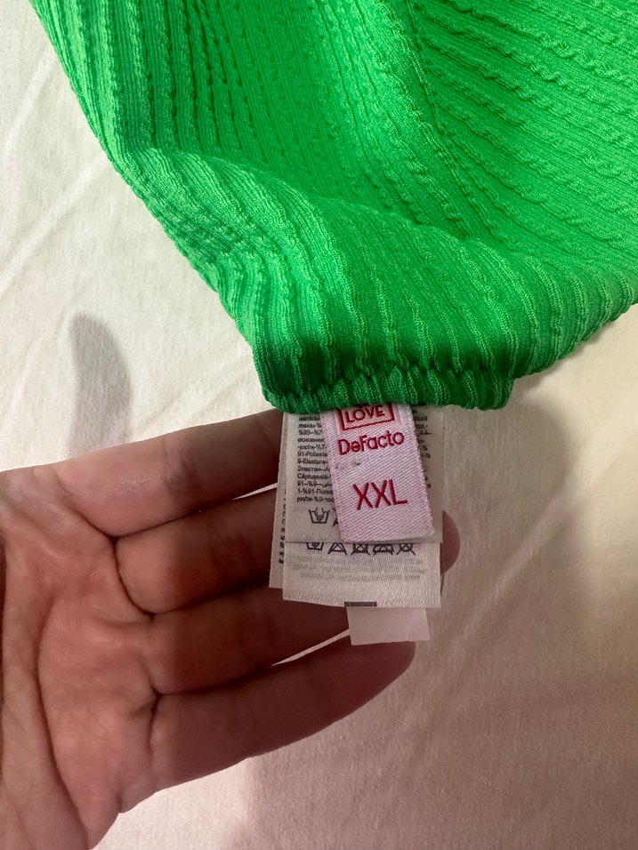 Yeşil Düz Sırtı Açık Kadın Mayo - Görsel 3