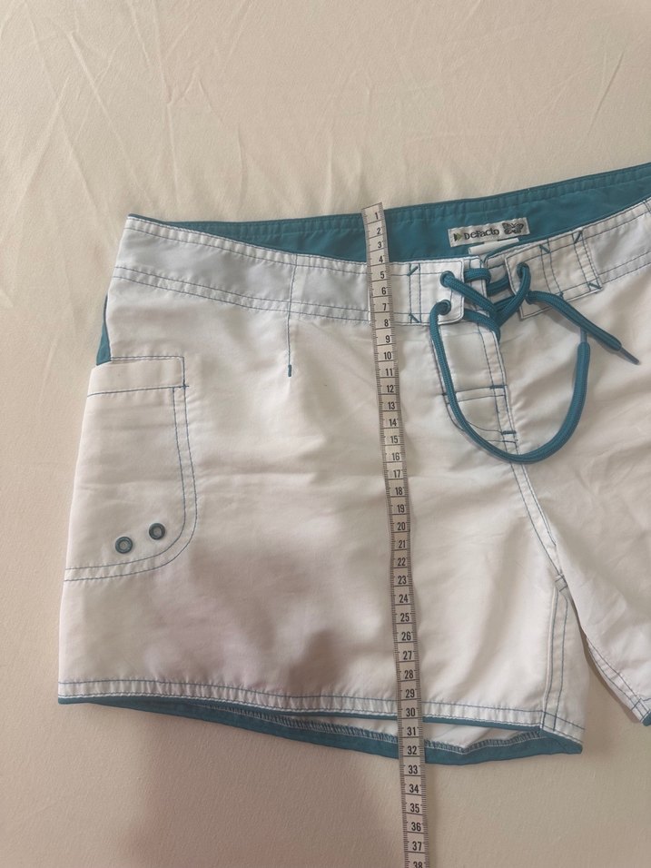 Beyaz Desenli Mini Kadın Şort - Görsel 4